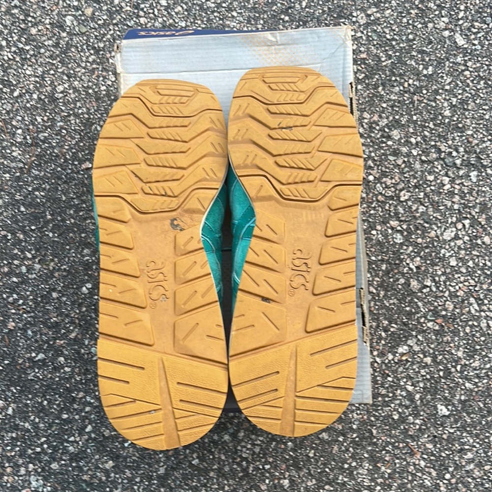 ASICS - Picture 7 of 9